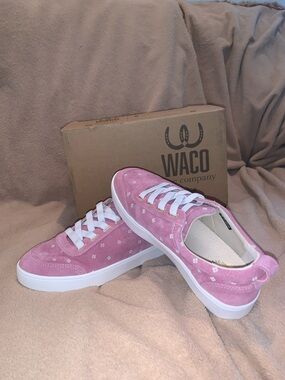 Revitalign Malibu Rue Floral Suede Casual Sneaker in Heather Rose